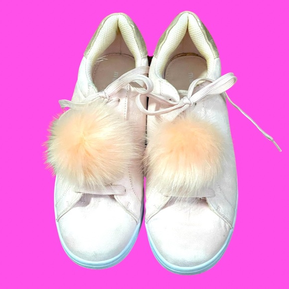 Steve Madden Foxy pink low top sneakers fur pom pom size 8 faux suede rose gold - Picture 1 of 14